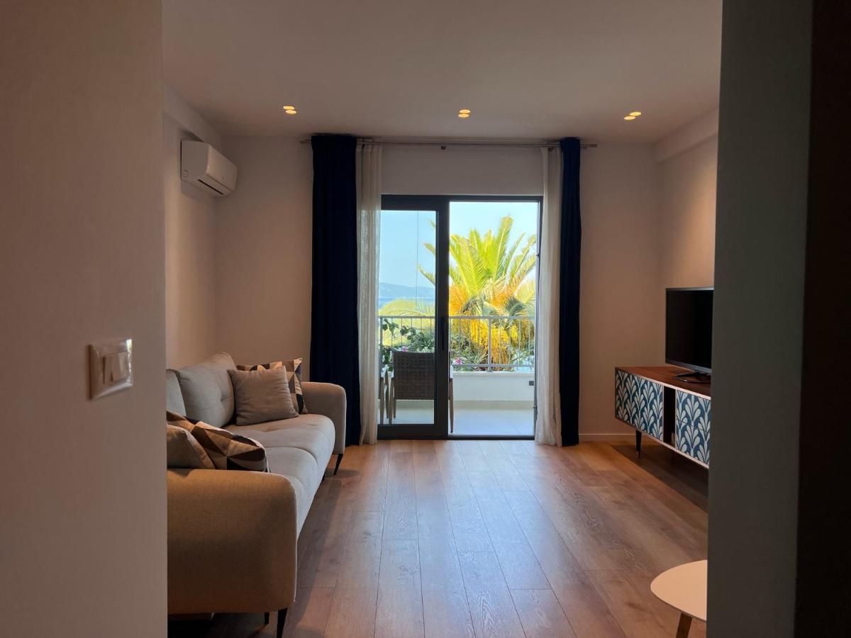 Beachfront Comfort Apartments Sinajko Подгора Екстер'єр фото
