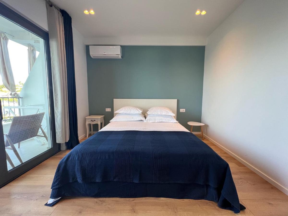 Beachfront Comfort Apartments Sinajko Подгора Екстер'єр фото