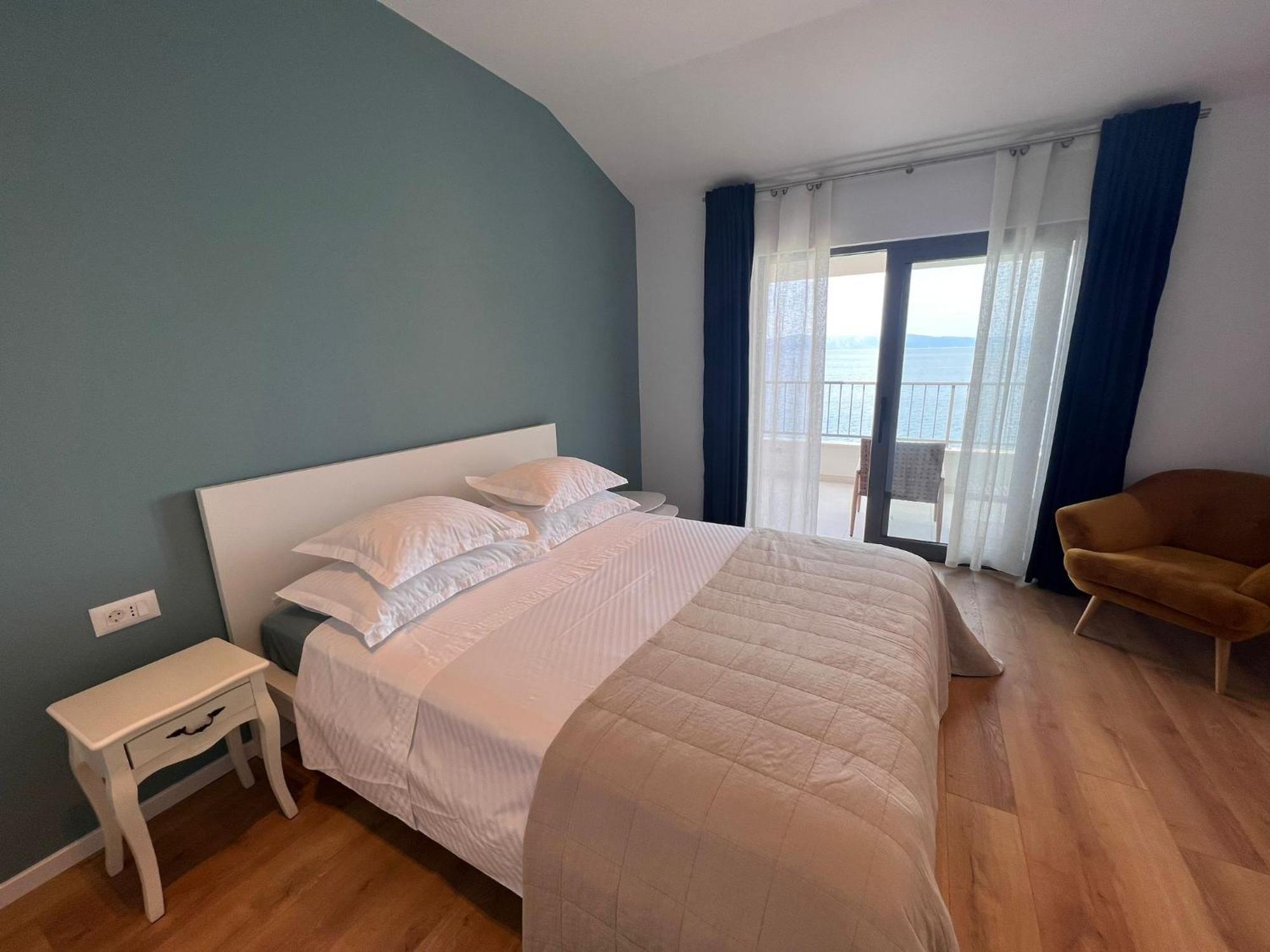 Beachfront Comfort Apartments Sinajko Подгора Екстер'єр фото