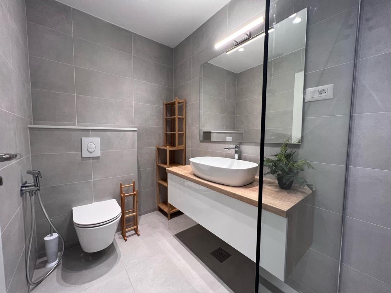 Beachfront Comfort Apartments Sinajko Подгора Екстер'єр фото