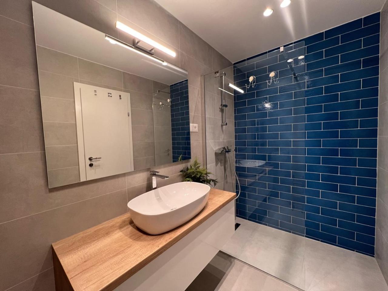 Beachfront Comfort Apartments Sinajko Подгора Екстер'єр фото